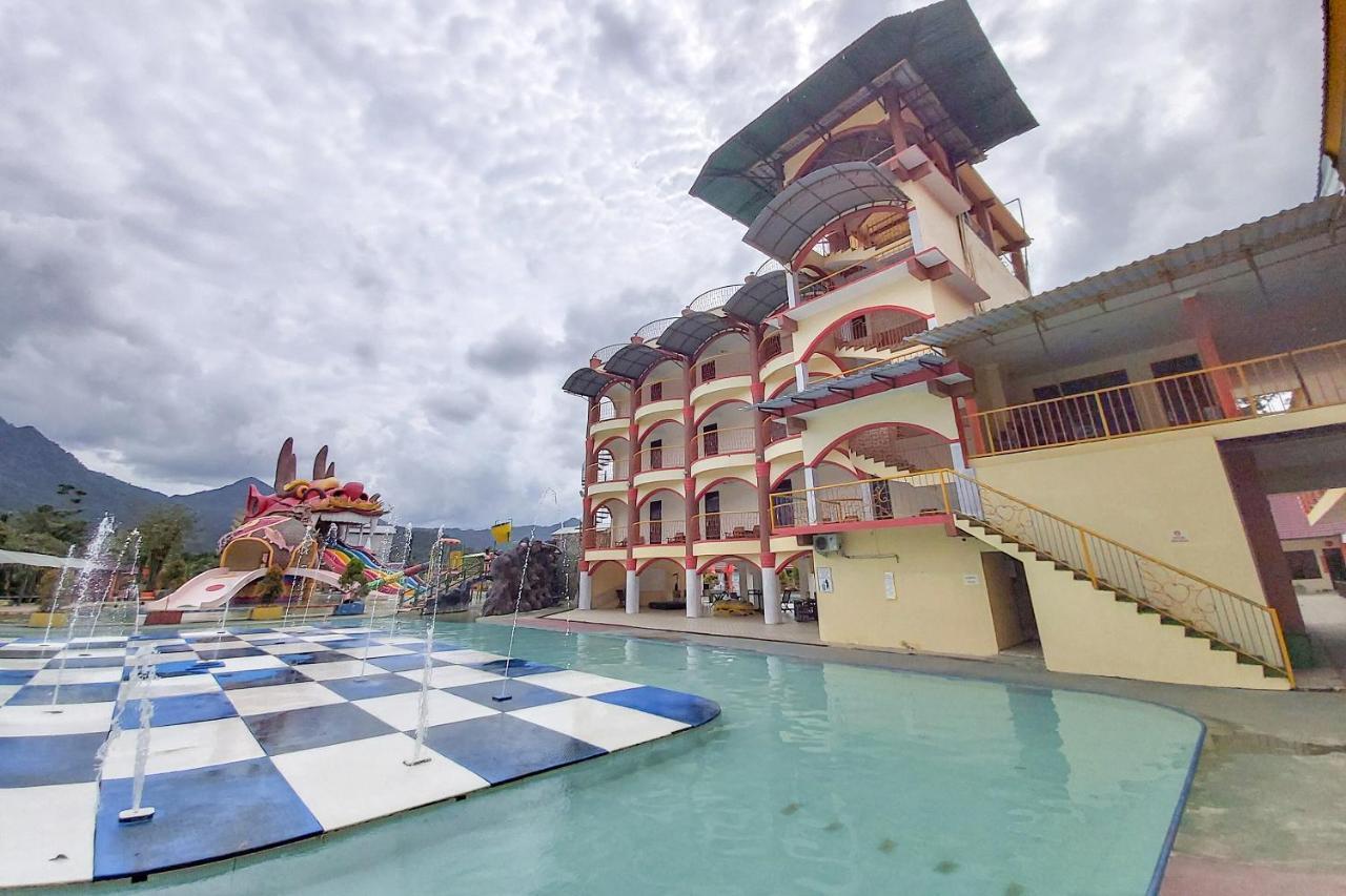 Oyo 3196 Hotel Taman Cinta Singkawang Exteriér fotografie