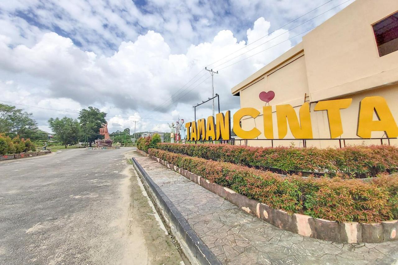 Oyo 3196 Hotel Taman Cinta Singkawang Exteriér fotografie