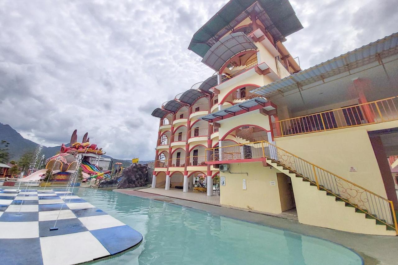 Oyo 3196 Hotel Taman Cinta Singkawang Exteriér fotografie