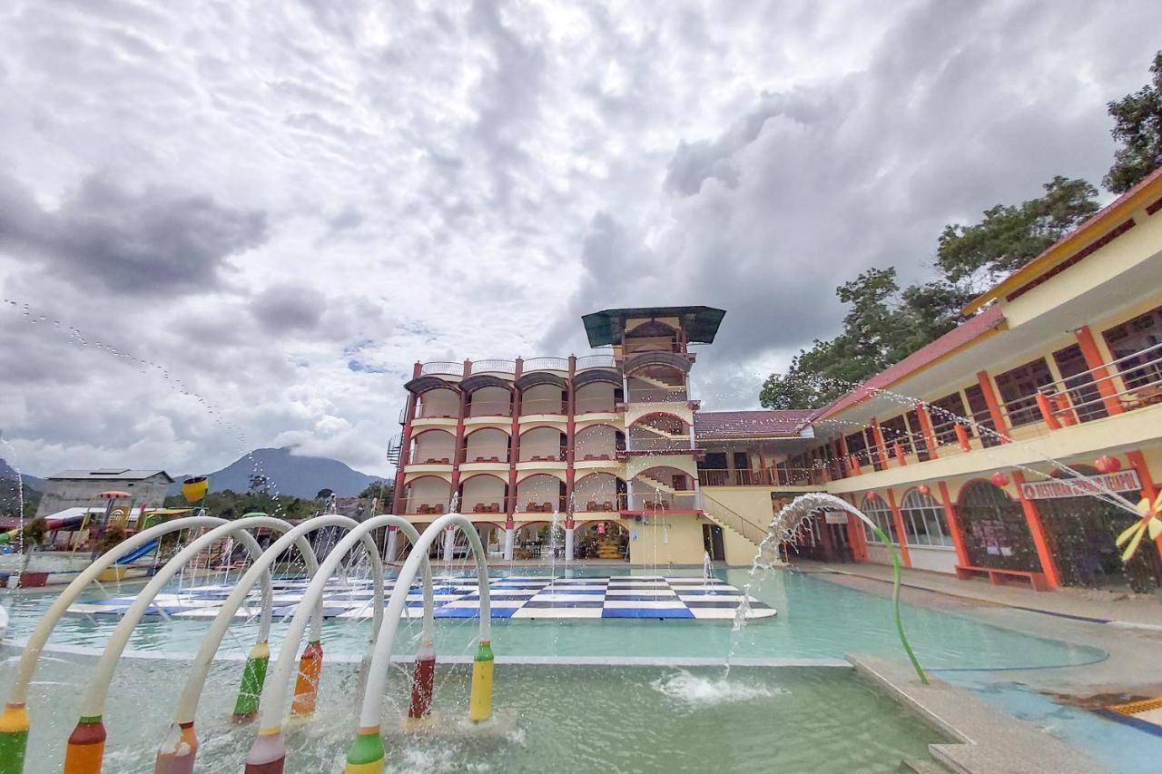 Oyo 3196 Hotel Taman Cinta Singkawang Exteriér fotografie