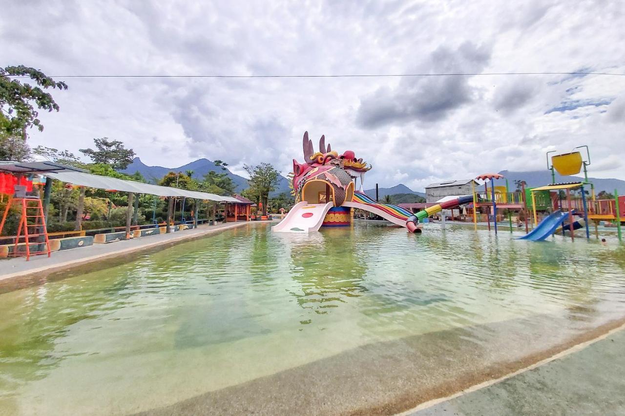 Oyo 3196 Hotel Taman Cinta Singkawang Exteriér fotografie