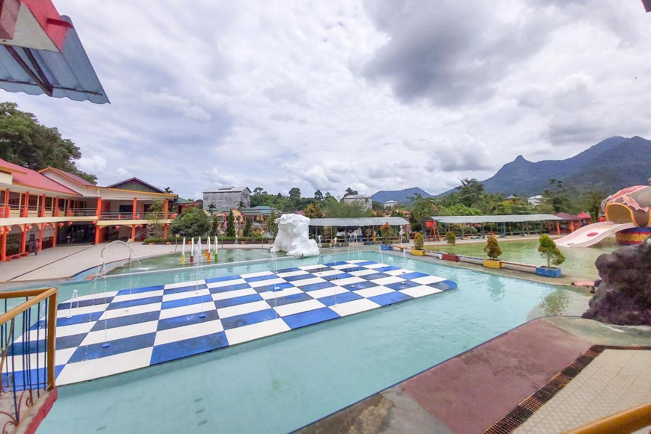 Oyo 3196 Hotel Taman Cinta Singkawang Exteriér fotografie