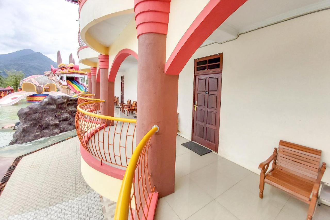 Oyo 3196 Hotel Taman Cinta Singkawang Exteriér fotografie